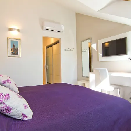 Laura Lux Suites-3