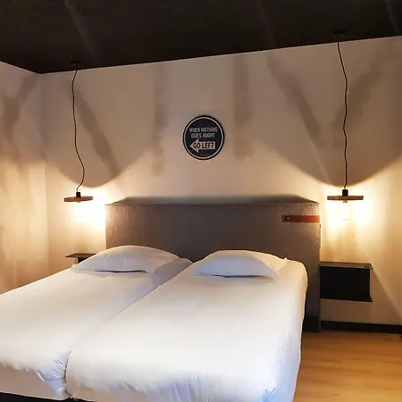 Upstairs Hotel-3