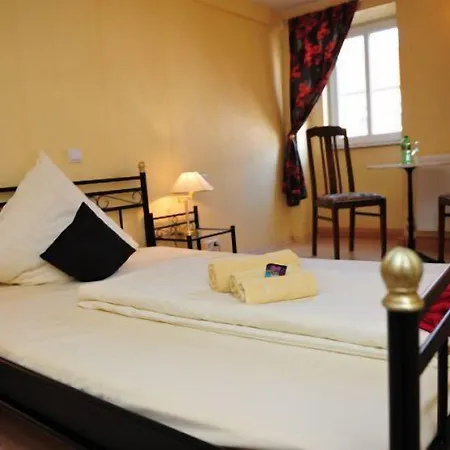 Hotel Hirsch Garni-2