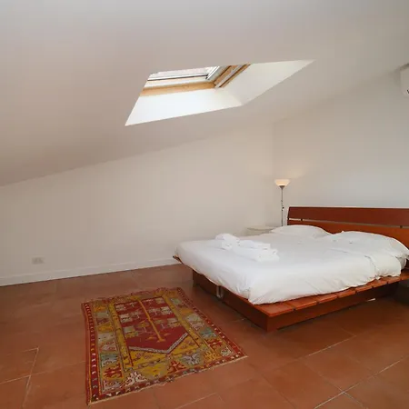 Juan'S Trevi Apartment Buddyrent-2