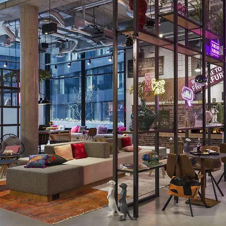 Moxy Frankfurt City Center-2