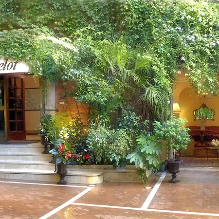 Hotel Lancelot-3