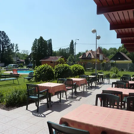 Zsanett Hotel-2