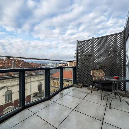 Up Hotel Budapest-3