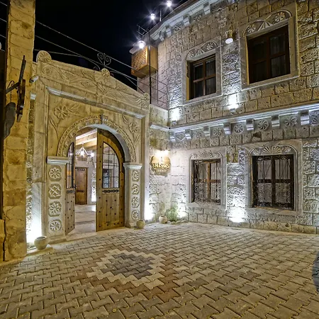 Risus Cave Suites-3