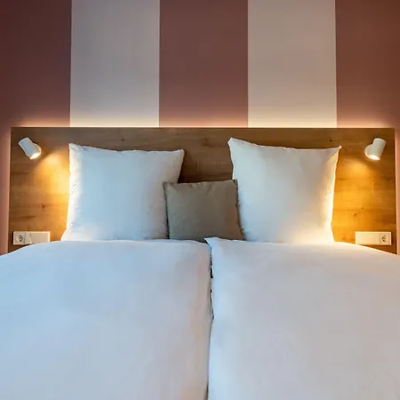 Coucou Hotel & Kuckucks-Stube-2