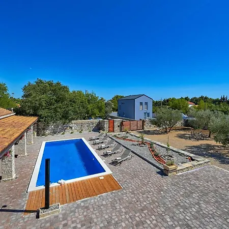 Villa Jacassa With Pool And Jacuzzi-3