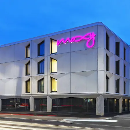 Moxy Lausanne City-2