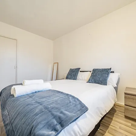 Comfortable&Modern 2-Bedroom Greenwich Apartment-2