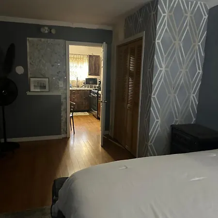 Your Home Away From Home ! Unit 2- 1St Floor-3