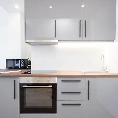 Modern 2-Bedroom Gem Close To Metro-2