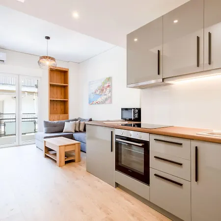 Spacious 3-Bedroom Dual Apartment In City Centre-3