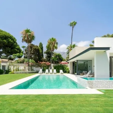 Ultra Luxury 5 Bedroom Retreat With Rooftop Solarium-3