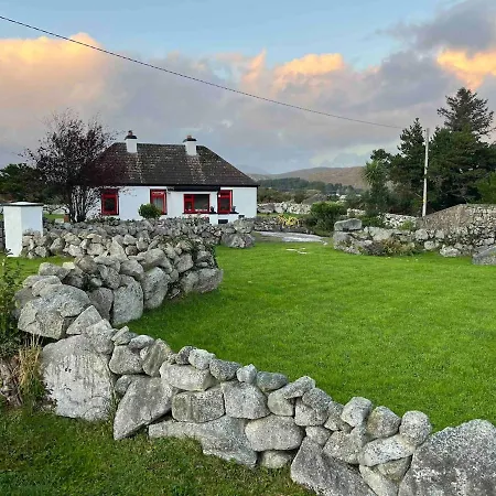 Cheerful And Spacious 4-Bedroom Cottage-3