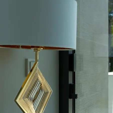 Ultra Luxury 5 Bedroom Retreat With Rooftop Solarium-2