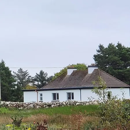 Cheerful And Spacious 4-Bedroom Cottage-2