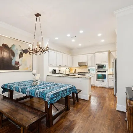 Highland Park, Oak Lawn Dallas Townhome-3
