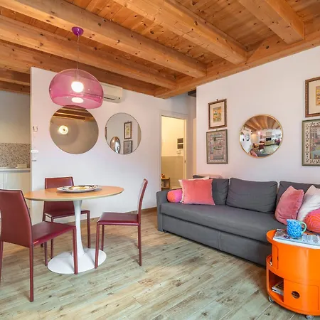 Colorful Venetian Apartment R&R-3