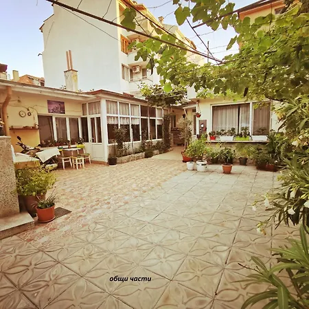 Studio Garden City Center Pomorie-3