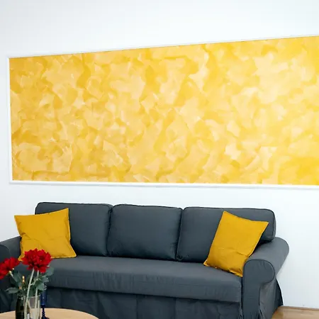 Stylish Central Apartment With Free Parking-2