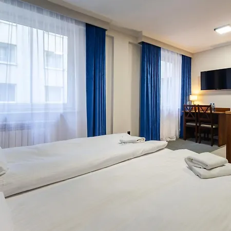 Noclegi Hit Rooms & Apartments-2