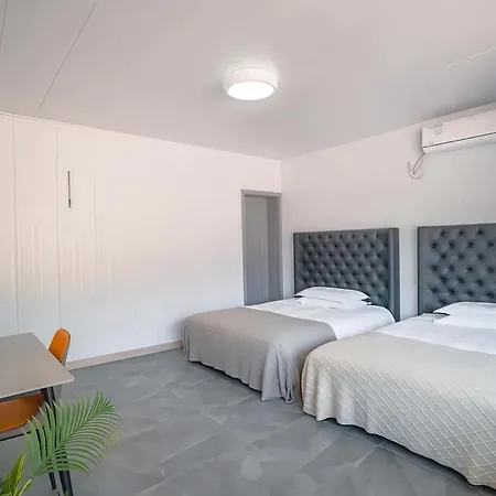 马蒂斯酒店 上海浦东机场店 Matisse American Graffiti Style Hotel Shanghai & Free Airport Pick-Up & Drop-Off 24 &7 Service500 Meters Straight From Airport Beautiful Courtyard Laundry Service-2