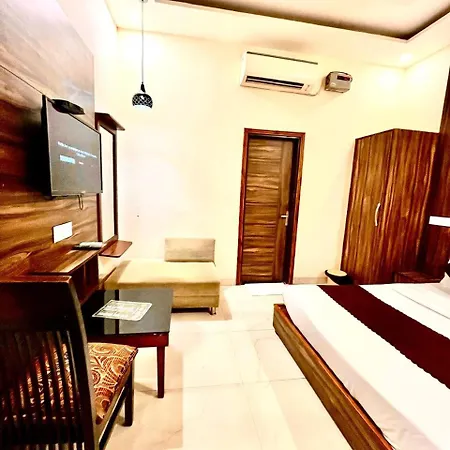 Hotel WoodCrest Chandigarh Zirakpur-3