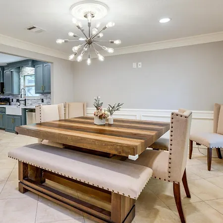 Heated Pool, Hot Tub, Game Room: Houston Group Gem-2