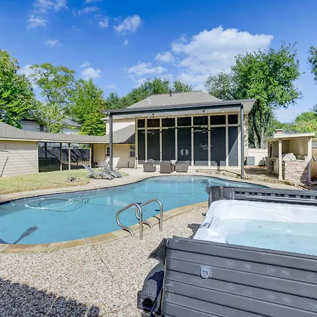 Heated Pool, Hot Tub, Game Room: Houston Group Gem-3