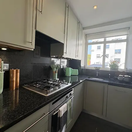 Stylish 1 Bed In Knightsbridge Prime Location-3