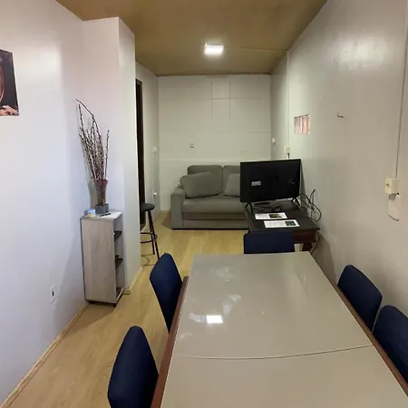 Ap Totalmente Mobiliado, Equipado E Confortavel-3