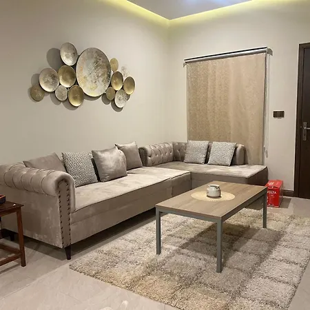Executive Furnished 1-Bedroom Apartment Near Giga Mall ! City View Zeta Mall-3