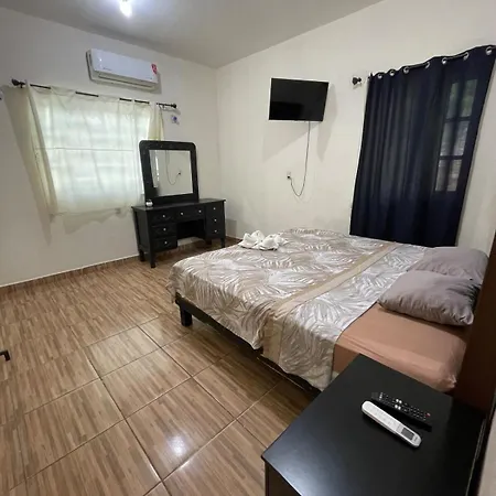 Confortable Casa De 3 Habitaciones Con Aire Acondicionado-2