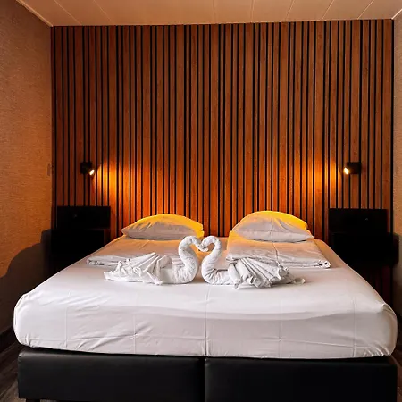 Ravel Hotel Cyrano-3