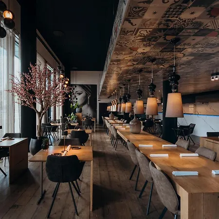 Carbon Hotel-3