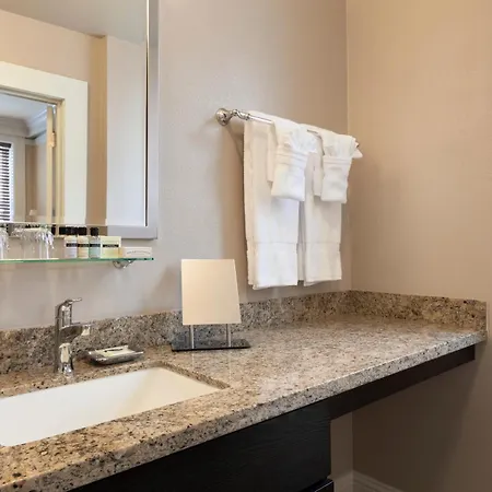 Executive Hotel Vintage Court-2