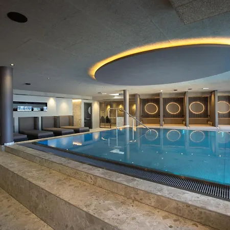 Chalet Tyrolian Apartments - By Familiaris - Pools 500 Meters-2