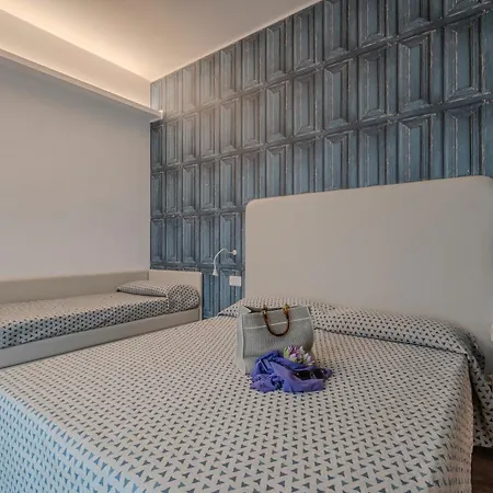 Hotel 2000-2