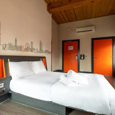 Easyhotel Manchester-2