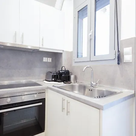 Renovated 4 Bdr House Near Acropolis - New Beds, Terrace & Green Yard-3