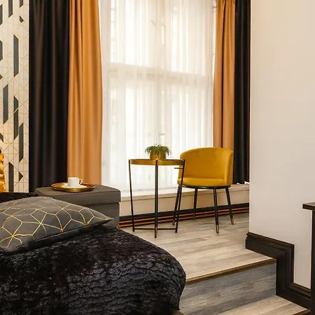 Golden Prague Rooms-3