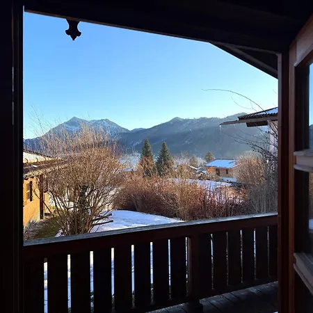 Ruhige Chalets Mit Seeblick In Zentraler Lage Mit Frisch Renovierter Kueche-2