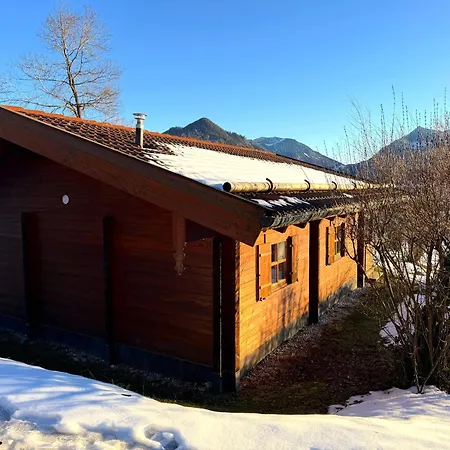 Ruhige Chalets Mit Seeblick In Zentraler Lage Mit Frisch Renovierter Kueche-3