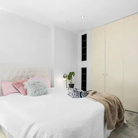 Melbourne Romantic Zen Oasis Or Skyline Suite-2