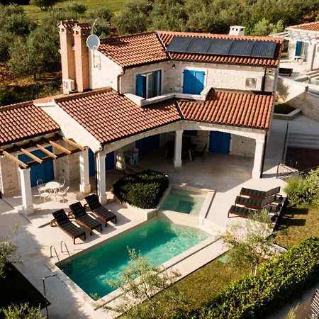 Beautiful Villa Torre IV With Sauna In Tar-2