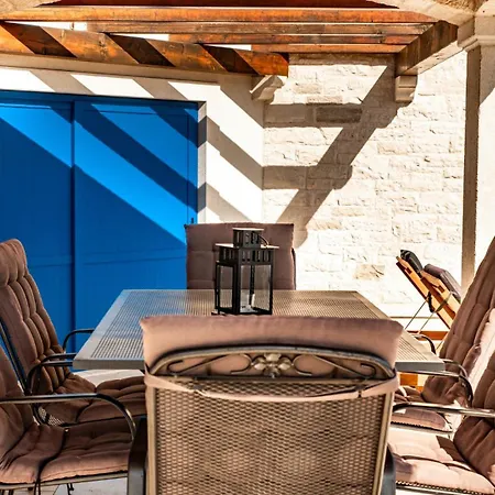 Beautiful Villa Torre I With Whirlpool In Tar-2