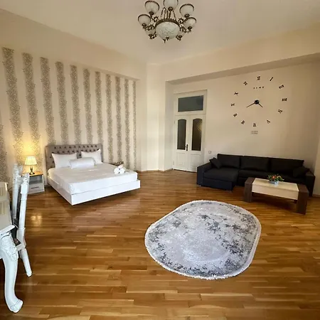 Four Seasons Apartment-3