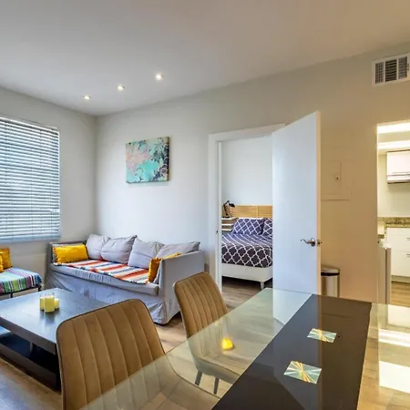 Coastal 2Br Escape | Walk To Beach & 2 Queen Beds-2