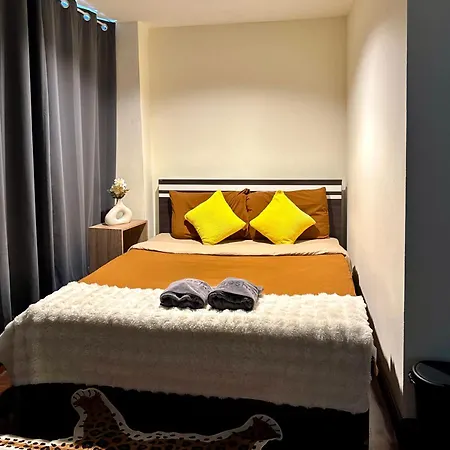 Private House 3 Suite Beds + Double Beds In Heart Of Phromphong-2