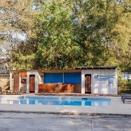 Savannah Getaway With Private Pool, Porch & Deck-2